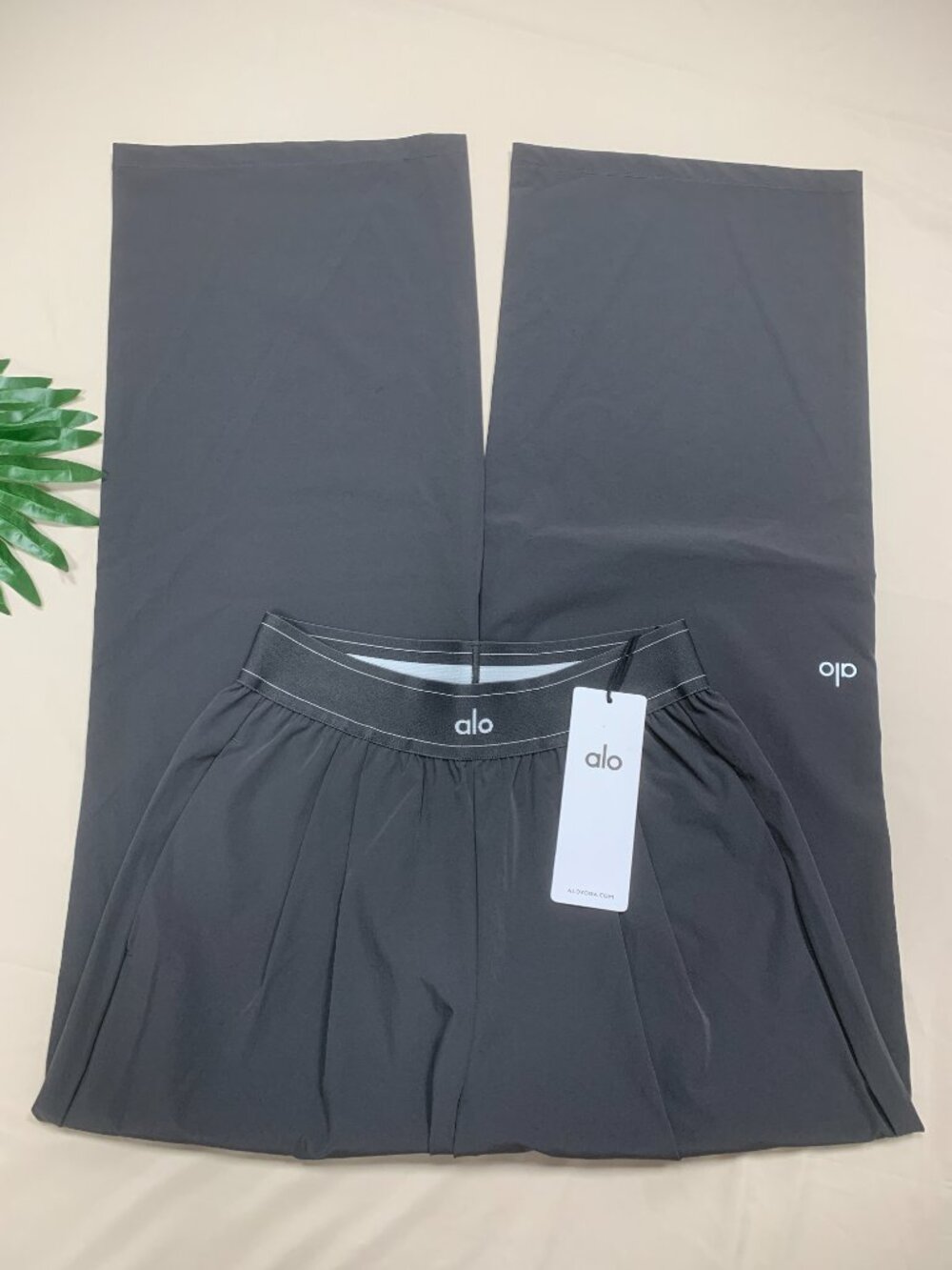 Dark Grey ALO Yoga Brand New Relaxed Trouser🏯Suit Up 30" Inseam City Style - Picture 2 of 8